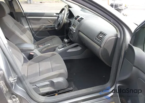 2009 Volkswagen Rabbit S z USA, uszkodzony, nr VIN WVWDA71K69W081619